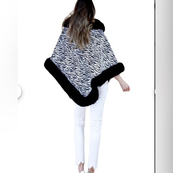 Elegant Zebra Print Poncho with Luxurious Faux Fur Trim -Versatile One Size NWT - Picture 3 of 13